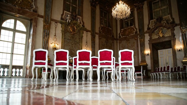 Maximal vier Stühle können gleichzeitig restauriert werden. So bleibt der Hochzeits-Betrieb aufrecht. (Bild: Tröster Andreas)