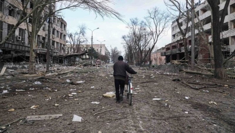 Mariupol soll bereits zu 80 Prozent zerstört sein. (Bild: AP)