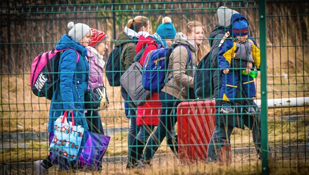 Geflüchtete ukrainische Kinder an der Grenze zu Polen (Bild: Pail Sepp)