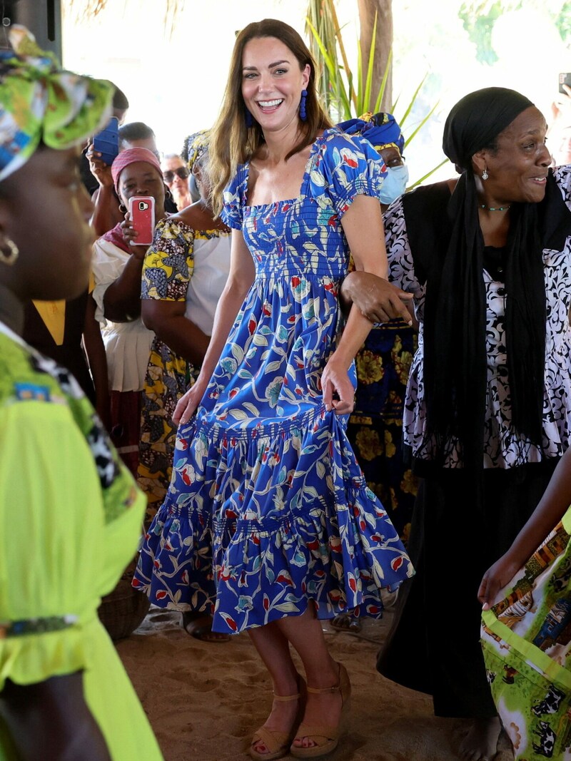 Herzogin Kate tanzt mit Frauen der Garifuna-Community. (Bild: POOL / REUTERS / picturedesk.com)