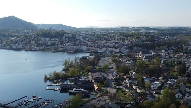 Bis 2024 soll sich der Blick auf Gmunden ändern, es ist ein völlig neues Stadtviertel geplant. (Bild: Neos Gmunden)