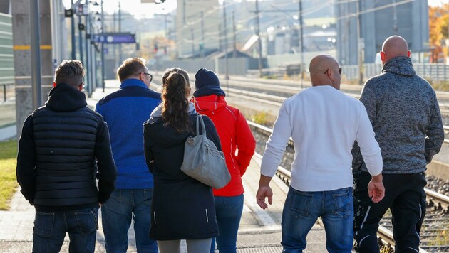 In Seekirchen zog im Herbst eine Bürgerwehr ihre Runden. Immer wieder griff eine Jugendbande Schüler an. Drei mutmaßliche Täter stehen jetzt vor Gericht. Ein junger Tschetschene schlug wieder zu. (Bild: Tschepp Markus)