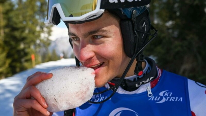 Der frisch gebackene Slalom-Staatsmeister Simon Rueland und seine geplatze Lippe, die er sich bei seiner Goldfahrt in Vorarlberg holte. (Bild: GEPA pictures)