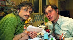 Alfred Dorfer und Roland Düringer in einer MA 2412 Folge aus dem Jahr 2002. (Bild: Ali Schafler)