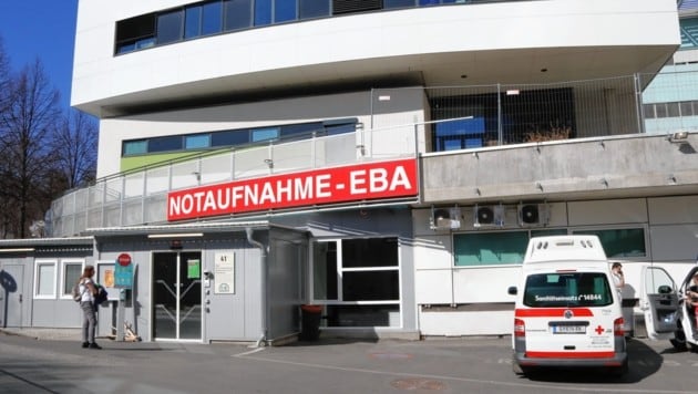 Patienten stürmen die EBA des Uniklinikums (Bild: Christian Jauschowetz)