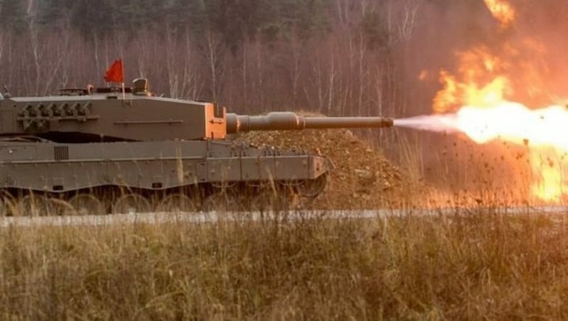 Ein Kampfpanzer des Bundesheeres beim Scharfschießen in Allentsteig. Gerade die schweren Verbände sind in den vergangenen Jahrzehnten immer stärker zurückgebaut worden - und könnten nun ein Revival erleben. (Bild: Bundesheer)