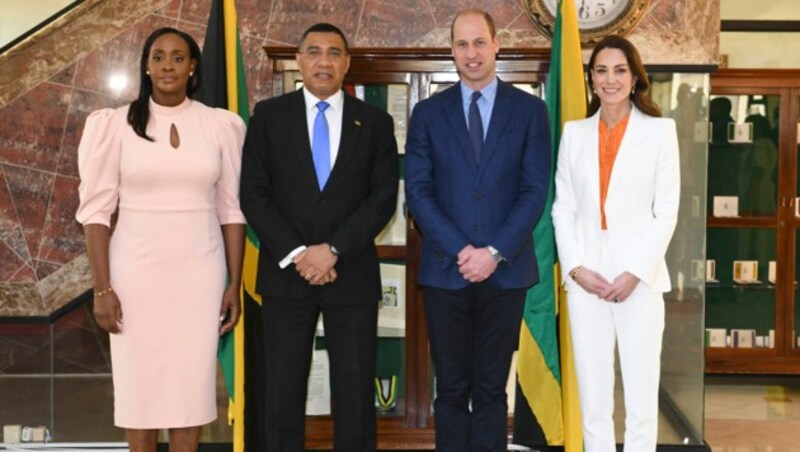 Prinz William und Herzogin Kate mit dem Premierminister von Jamaika, Andrew Holness, und dessen Frau Juliet Holness (Bild: APA/ Photo by Ricardo Makyn/AFP)