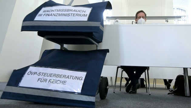 Zahlreiche Chatnachrichten sollen im ÖVP-Untersuchungsausschuss geklärt werden. (Bild: APA/HELMUT FOHRINGER)