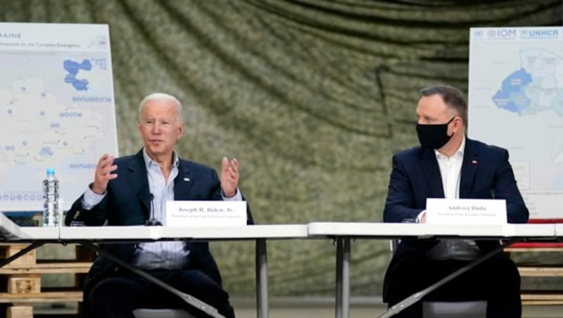 US-Präsident Joe Biden sprach mit seinem polnischen Amtskollegen Andrzej Duda über den humanitären Einsatz für ukrainische Flüchtlinge. (Bild: AP)