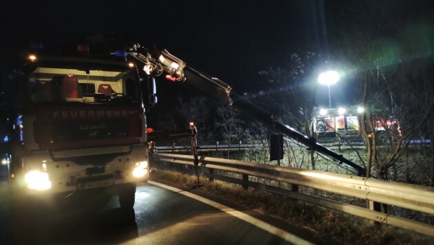 Accidente de tráfico en la Autopista Mattersburg (S 4) (Imagen: EQUIPO DE PRENSA D. FF WR. NEUSTADT)