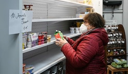 Leere Regale in Supermärkten bedeuten auch leere Regale in Sozialmärkten. Viele Lebensmittel sind aktuell nicht oder nur begrenzt lieferbar. (Bild: Wenzel Markus)