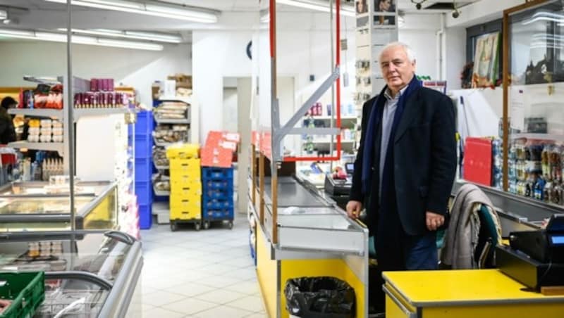 SOMA-Obmann Gerhard Steiner in einem Sozialmarkt in Linz (Bild: Alexander Schwarzl)