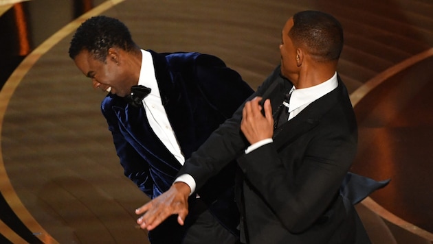 Kein Spaß, sondern bitterer Ernst: Will Smith verpasste Chris Rock bei der Oscar-Gala eine Ohrfeige. (Bild: AFP)