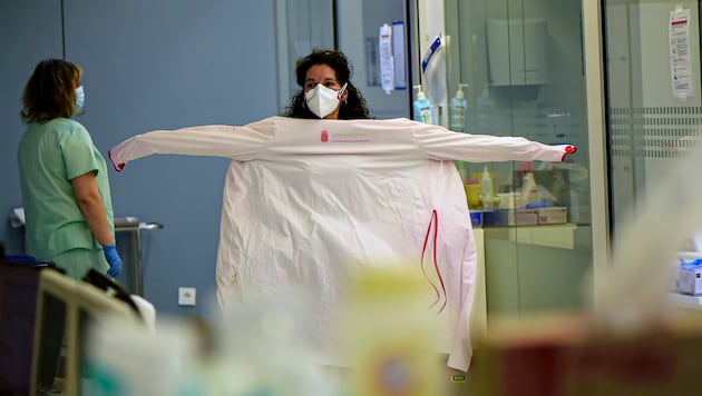 Die epidemische Lage hat sich in Spanien inzwischen entspannt. Nur 3,6 Prozent aller Krankenhausbetten sind mit Corona-Patienten belegt. (Bild: AP)