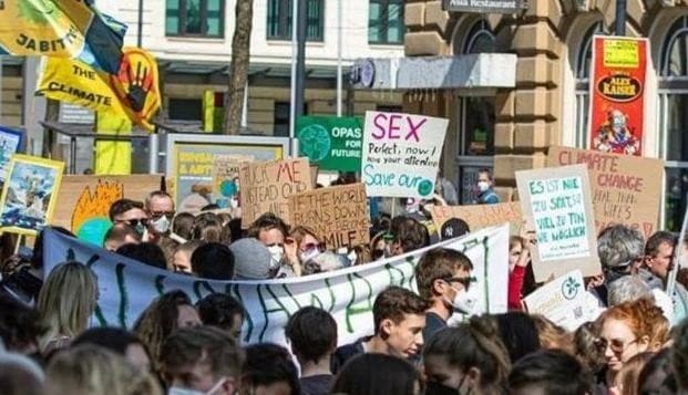 In Schule Gestaltet Sex Plakate Bei Der Klima Demo Regen Eltern Auf