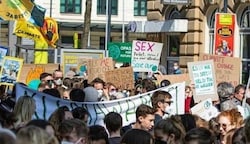 Sex-Botschaften bei Demonstration sorgen für Aufregung. (Bild: privat)