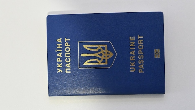 From now on, men of military age will only receive their passports in Ukraine. (Bild: P. Huber)