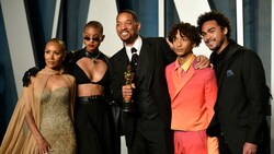 Jada Pinkett Smith, Willow Smith, Will Smith, Jaden Smith und Trey Smith auf der Vanity Fair Oscar-Party (Bild: Evan Agostini/Invision/AP)