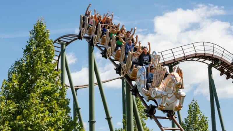 Die Achterbahn Götterblitz ist eine der beliebtesten Attraktionen im Familypark. (Bild: Maria Hollunder)