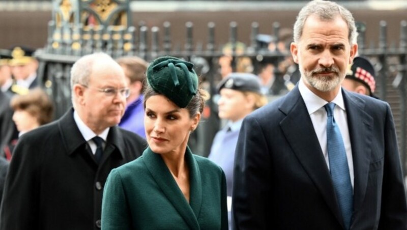 Auch das spanische Königspaar Letizia und Felipe II. kamen zur Gedenkmesse für Prinz Philip nach London. (Bild: AFP )