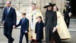 Prinz William und Herzogin Kate mit ihren Kindern Prinz George und Prinzessin Charlotte (Bild: AFP)