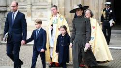 Prinz William und Herzogin Kate mit ihren Kindern Prinz George und Prinzessin Charlotte (Bild: AFP)