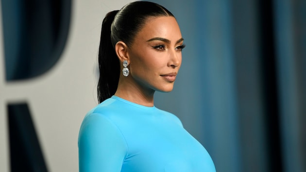 Kim Kardashianbei bei der Vanity Fair Oscar Party 2022 (Bild: APA/Photo by Evan Agostini/Invision/AP)