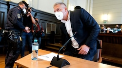 Julian Hessenthaler vor der Urteilsverkündung im März 2022 (Bild: APA/FLORIAN WIESER)