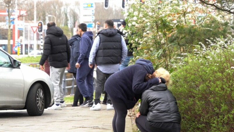 Der Schock nach der Schussattacke ist groß. (Bild: AFP)