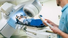 Linearbeschleuniger (kurz "Linac"): Etwa 60 Prozent der Krebspatienten benötigen eine Strahlentherapie. (Bild: Povozniuk)