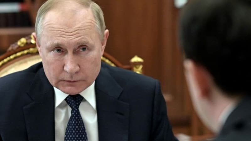 Präsident Wladimir Putin stellt nach dem Verwirrspiel klar: Gas nur mehr gegen Rubel (Bild: AFP)