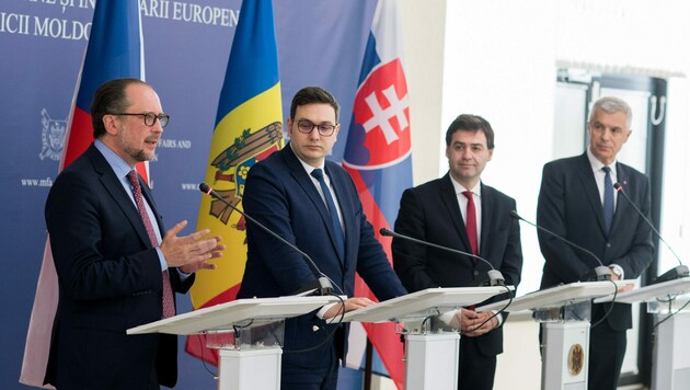 Die Außenminister (v.l.n.r.) Alexander Schallenberg (Österreich), Jan Lipavsky (Tschechien), Nicu Popescu (Moldau) und Ivan Korcok (Slowakei) (Bild: APA/BMEIA/MICHAEL GRUBER)