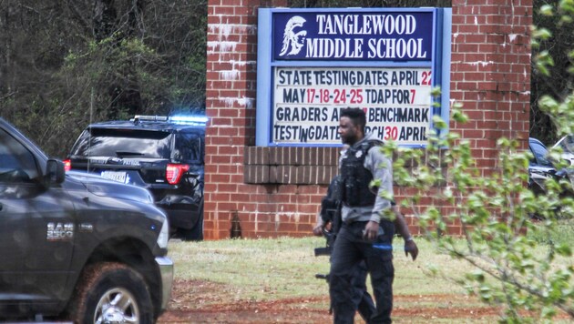 An der Tanglewood Middle School soll ein Zwölfjähriger einen gleichaltrigen Mitschüler erschossen haben. (Bild: Mike Ellis/The Greenville News via AP)