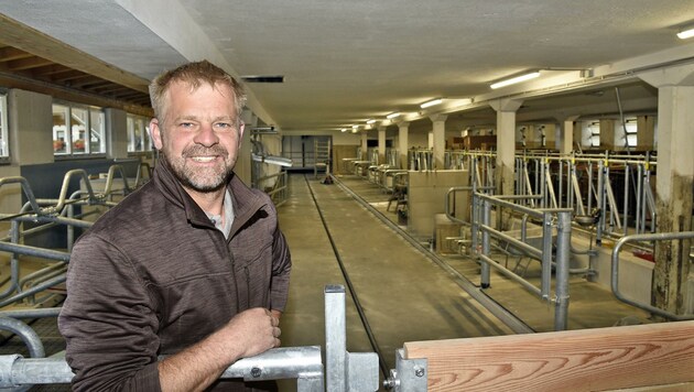 Milchbauer Manfred Bogensperger ist froh über die Erhöhung des Milchgeldes. Ganz ausgleichen kann das die Preissteigerung nicht. (Bild: Holitzky Roland)