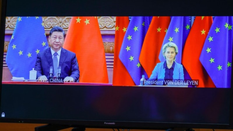 Präsident Xi Jinping und EU-Kommissionschefin Ursula von der Leyen beim Video-Gipfel (Bild: AP)