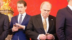 Das Handy-Trauma: Ex-Justizminister Wolfgang Brandstetter, Ex-Kanzler Sebastian Kurz, Ex-Finanzminister Gernot Blümel und Ex-Vizekanzler Heinz-Christian Strache (von links). (Bild: Georges Schneider / picturedesk.com)