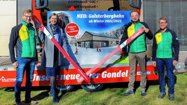 Mitte März präsentierten Planai-Verantwortliche um Georg Bliem (2. von rechst) und Landesrätin Barbara Eibinger-Miedl die neuen Gondeln am Galsterberg. (Bild: Land Steiermark)