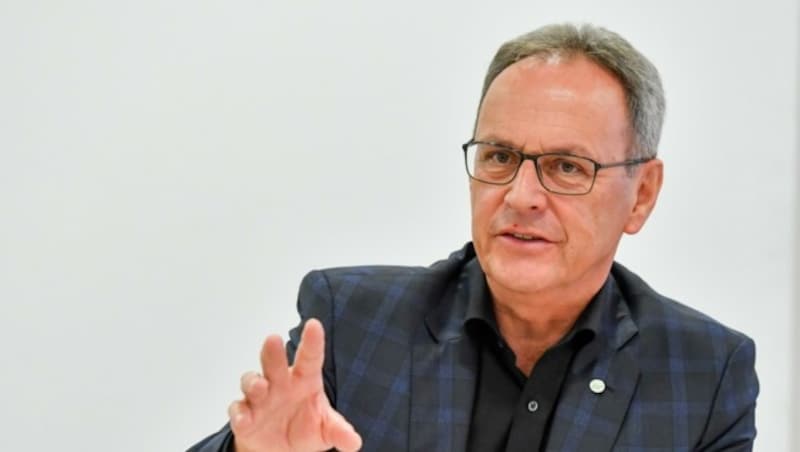 Roland Wohlmuth, Vorsitzender des Landesabfallverbands, kämpft gegen Essen im Müll.
 (Bild: Dostal Harald)