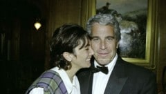 Ghislaine Maxwell baute mit Jeffrey Epstein ein Netzwerk des Menschenhandels und der sexuellen Ausbeutung von Minderjährigen auf. (Bild: APA/AFP PHOTO/US District Court for the Southern District of New York)