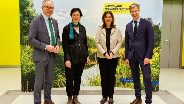 Im Einsatz für bedrohte Tiere: Stephan Pernkopf, Katrin Vohland (Naturhistorisches Museum), Edith Klauser (Nationalpark Donau-Auen) und Richard Zink (Vogelwarte Seebarn). (Bild: Georg Baumann)