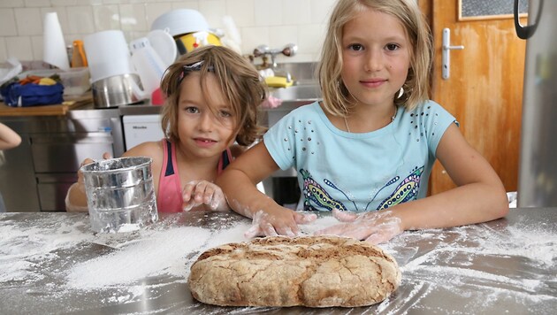Praktisches, das Spaß macht – Brotbacken in der Ferienwoche (Bild: Christian Jauschowetz)