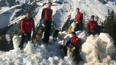 Die fünf Teams helfen in Not geratene Menschen in Salzburg. (Bild: Lawinenhundestaffel Salzburg)