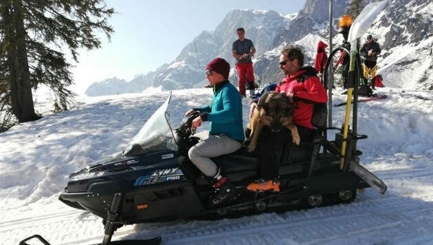 También hay que practicar la conducción en skidoo.  (Imagen: Avalanche Dog Squadron Salzburg)
