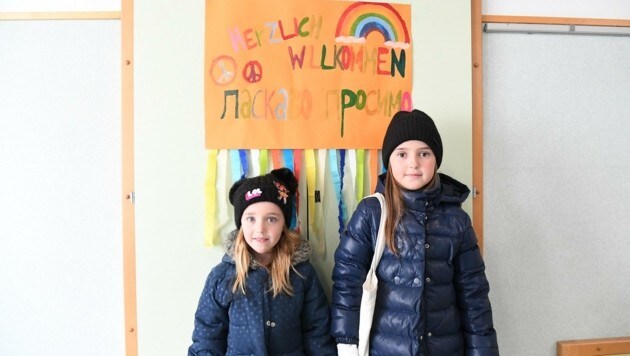 Los estudiantes de la escuela primaria de Trausdorf inmediatamente tomaron en serio a sus nuevos compañeros de clase.  (Imagen: P. Huber)
