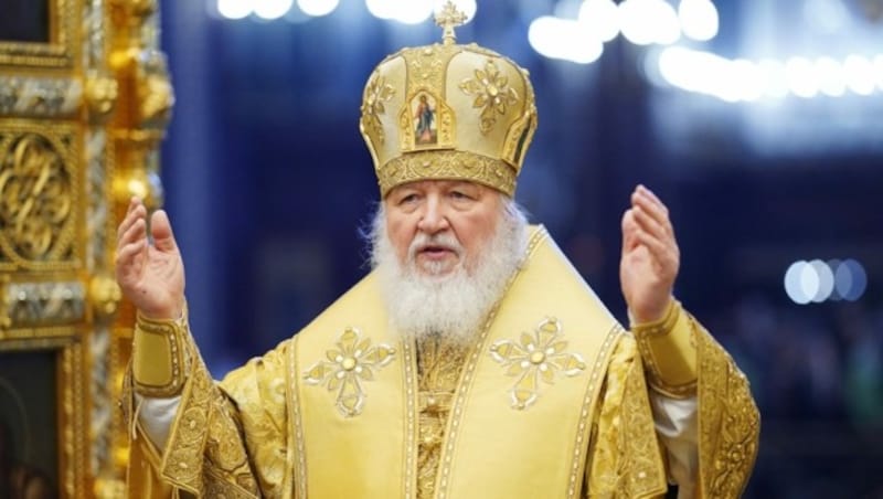 Die russisch-orthodoxe Kirche unterstützt Moskaus Krieg. Dies rechtfertigte ihr Oberhaupt, Patriarch Kyrill, damit, dass die orthodoxen Christen gegen westliche Werte und „Schwulenparaden“ verteidigt werden müssten. (Bild: AFP)