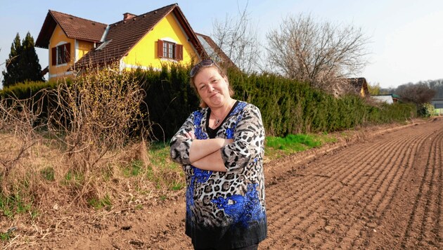 Christa Rakovic kämpft gegen den Bauboom in Wagna (Bild: Erwin Scheriau / KRONE)