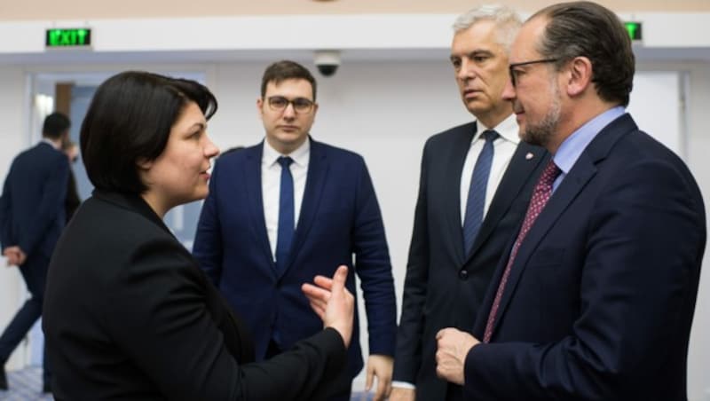 Die moldauische Premierministerin Natalia Gavrilita, Außenminister Alexander Schallenberg, der tschechische AM Jan Lipavsky und der slowakische AM Ivan Korcok (Bild: APA/BMEIA/MICHAEL GRUBER)