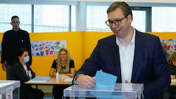 Der serbische Premier Aleksandar Vucic steht vor einer weiteren Amstzeit. (Bild: AFP)