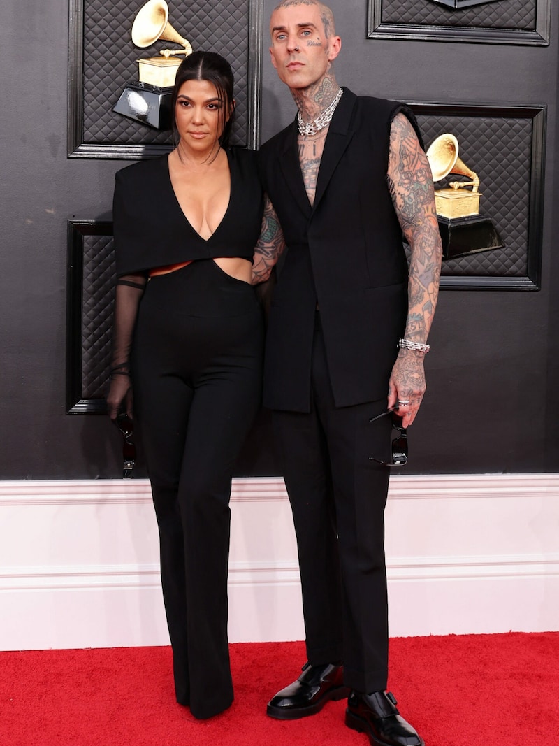 Kourtney Kardashian mit Travis Barker (Bild: 2022 Getty Images)