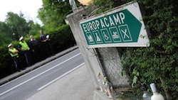 Die Einfahrt zum Europacamp in Weissenbach am Attersee (Bild: picturedesk.com)